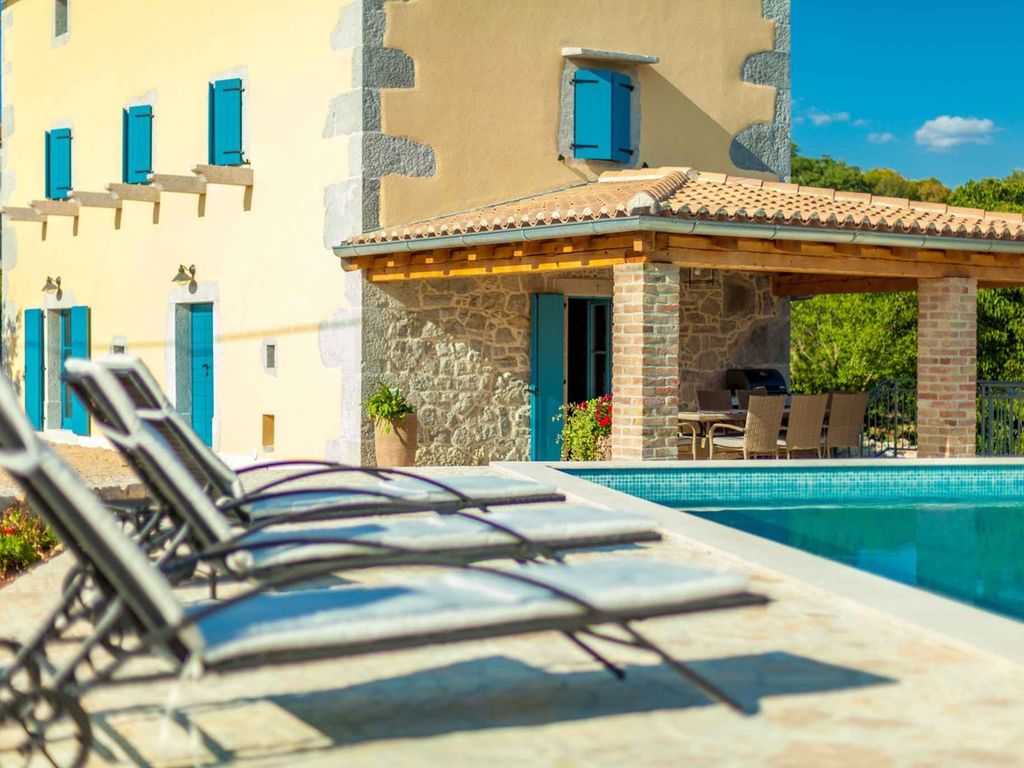 Villa Nice and spacious villa Lusa with pool