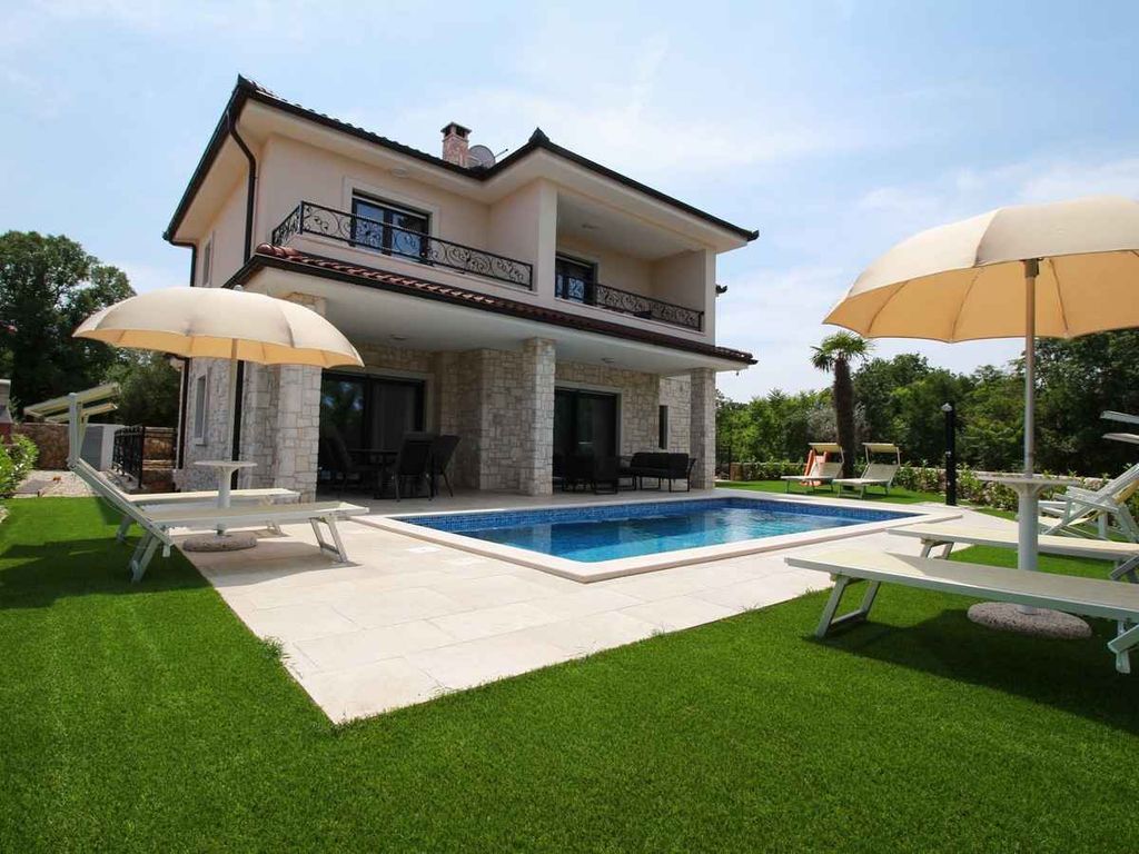 Villa Modern, nice and spacious Villa Sara