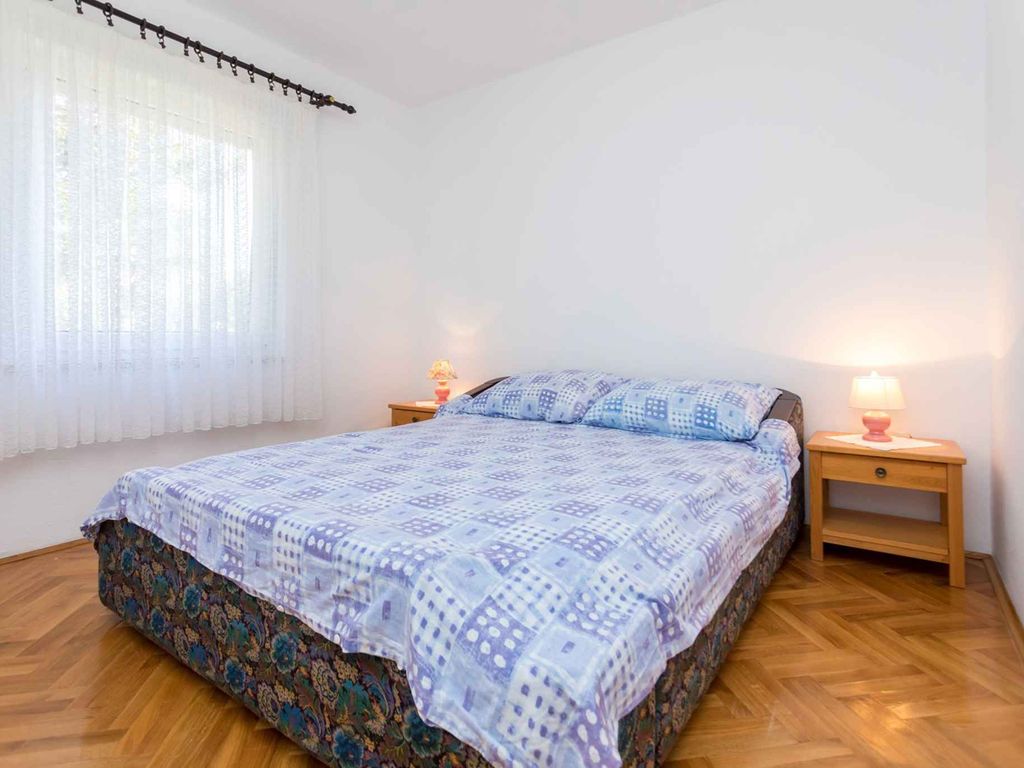 Ferienwohnung App 4 1.kat