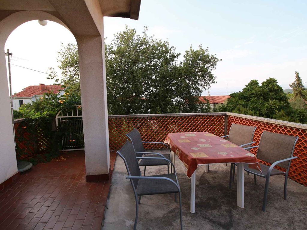 Ferienwohnung Spacious apartment Du in Malinska clouse to the sea