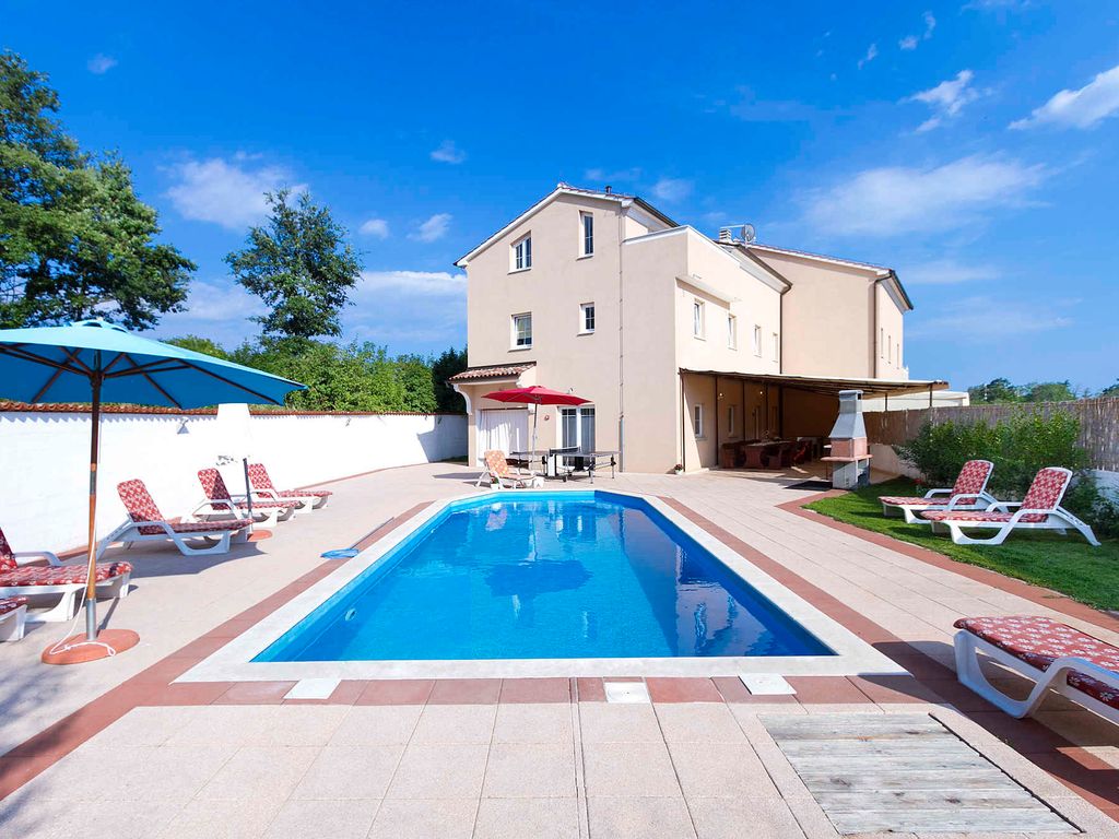 Ferienhaus für größere Gruppen mit Außenpool