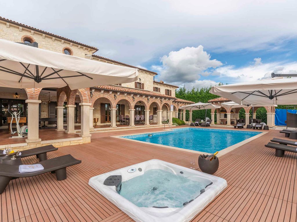 Villa mit toller Ausstattung, Meerblick, Pool und Jacuzzi