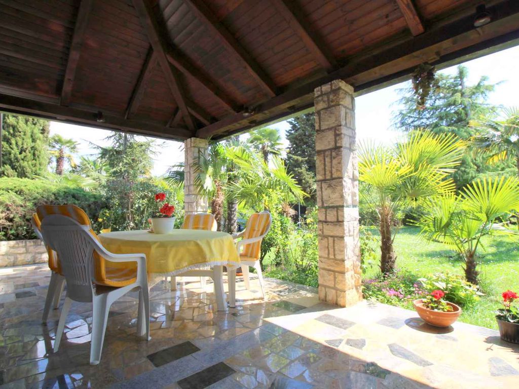 Bungalow mit schönem Garten und Klimaanlage