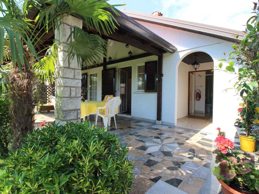 Bungalow mit schönem Garten und Klimaanlage