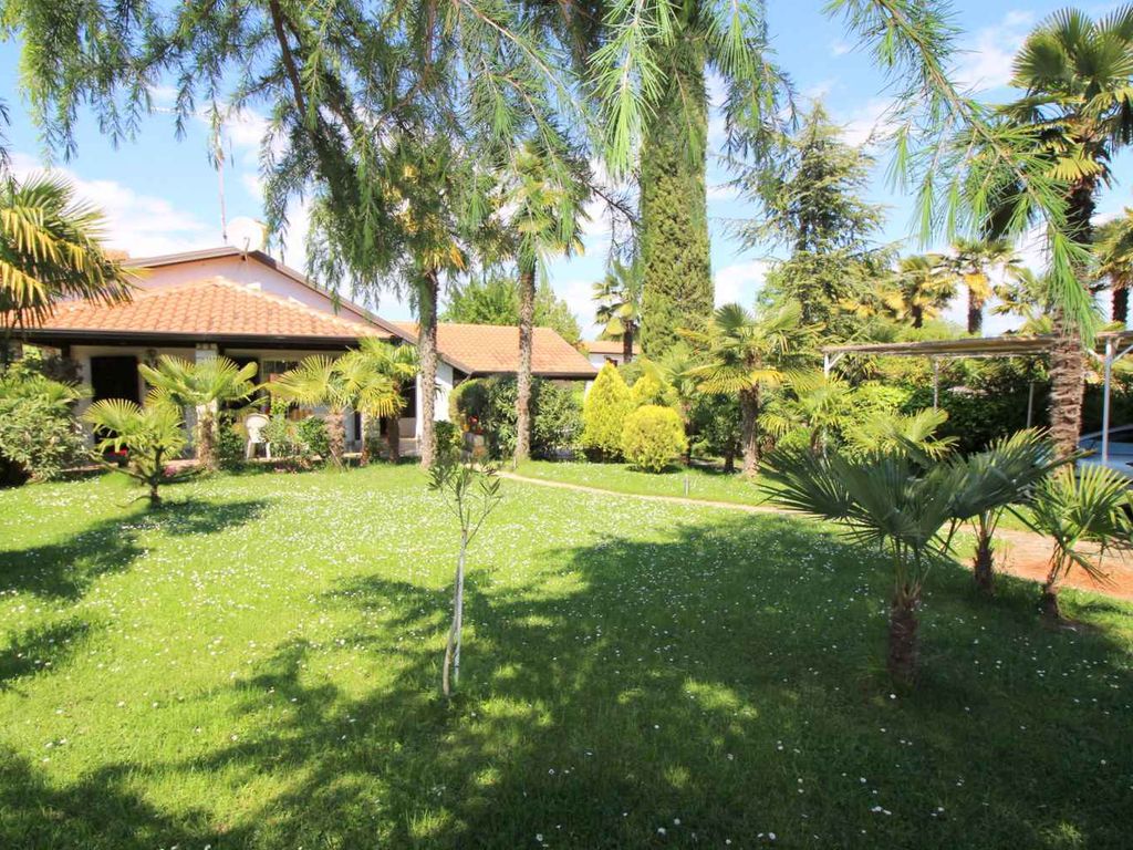 Bungalow mit schönem Garten und Klimaanlage