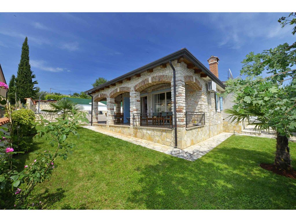 Villa mit Pool und Klimaanlage