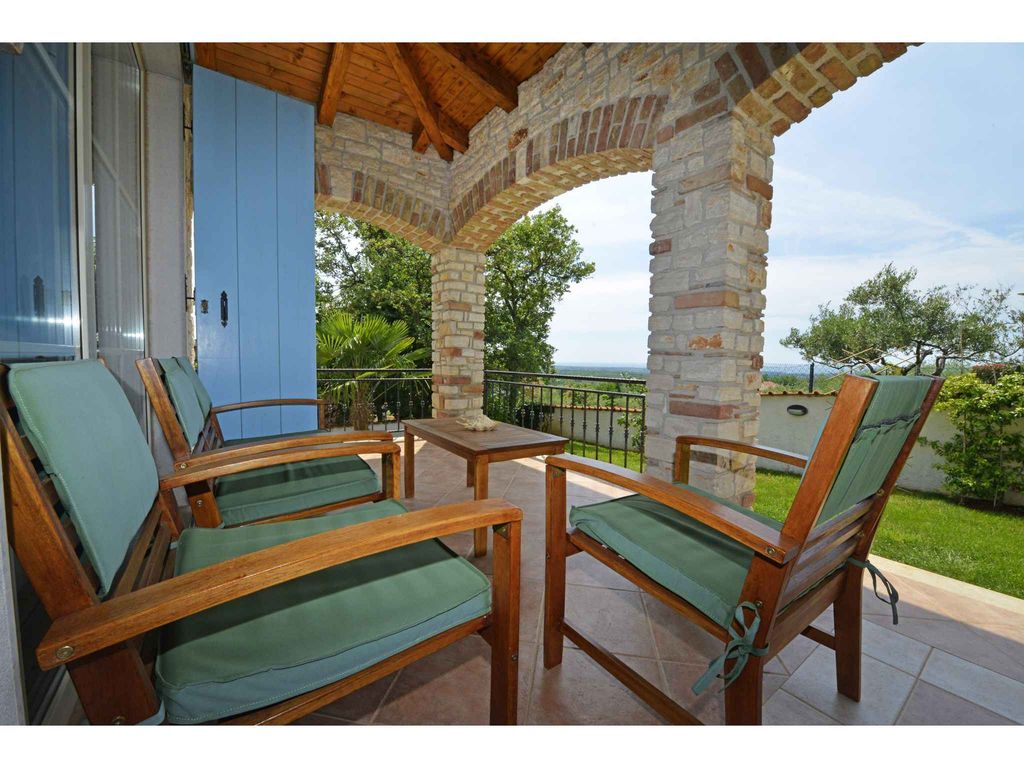 Villa mit Pool und Klimaanlage