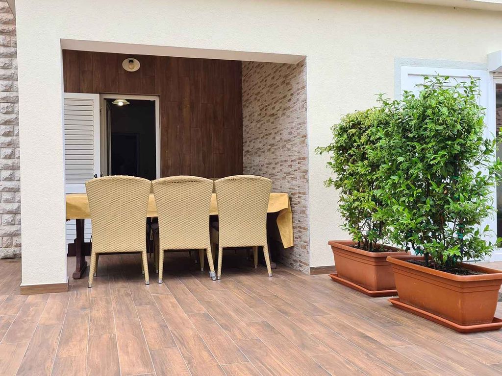 Ferienwohnung mit Gartenterrasse in Strandnähe Špadići Poreč