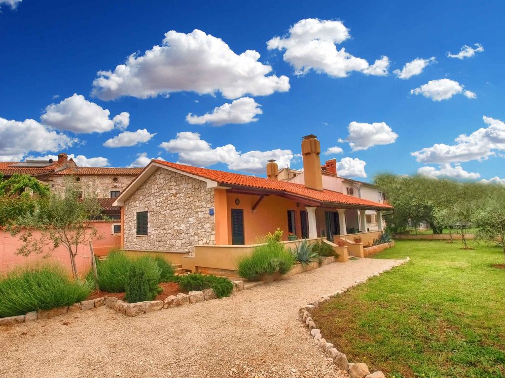 Ferienhaus mit Terrasse und Klimaanlage