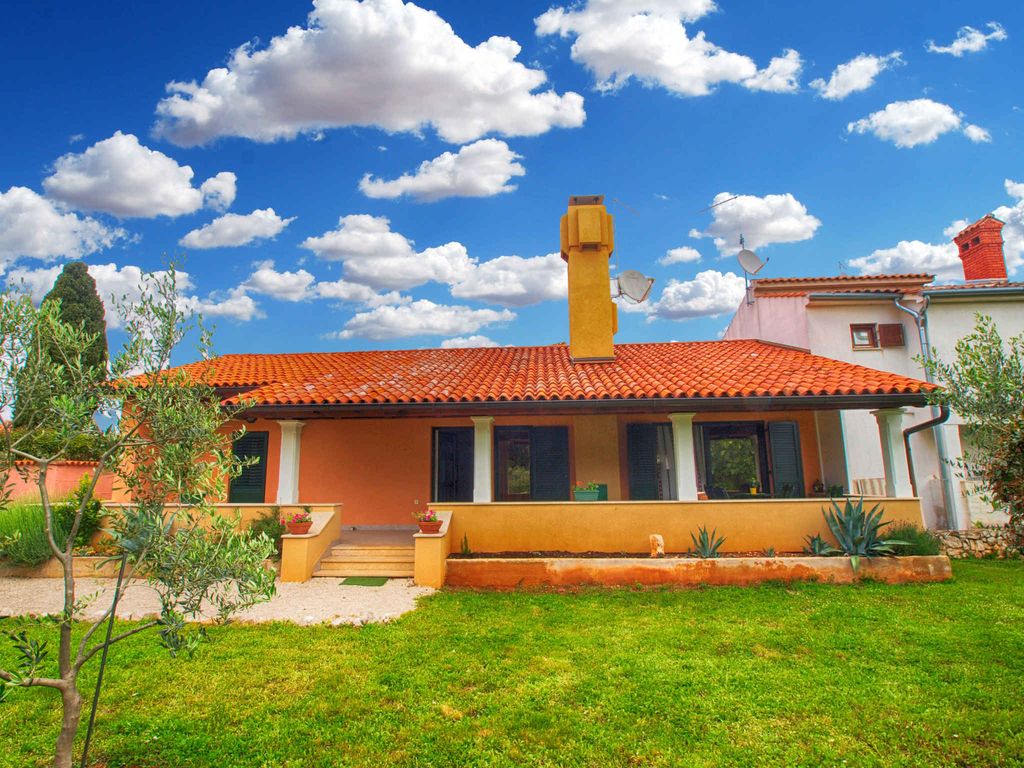 Ferienhaus mit Terrasse und Klimaanlage