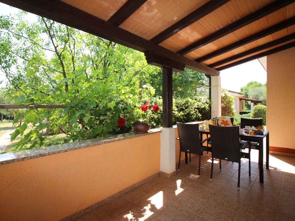 Bungalow mit Pool und Klimaanlage