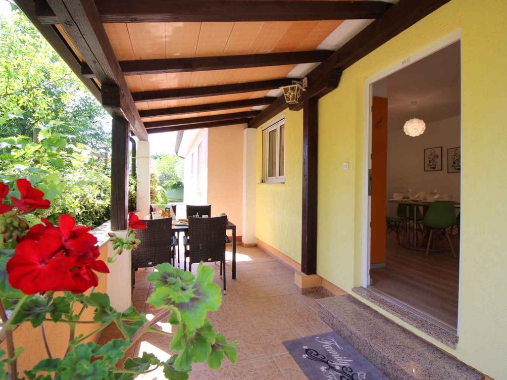 Bungalow mit Pool und Klimaanlage