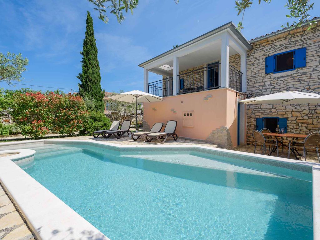 Villa mit Klimaanlage und Pool