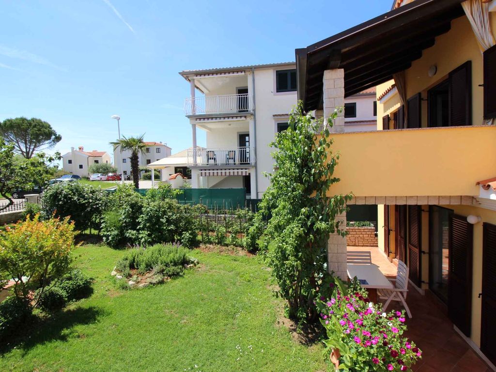 Ferienwohnung mit schönem Balkon, bis 4 Personen , klimatisiert, strandnah