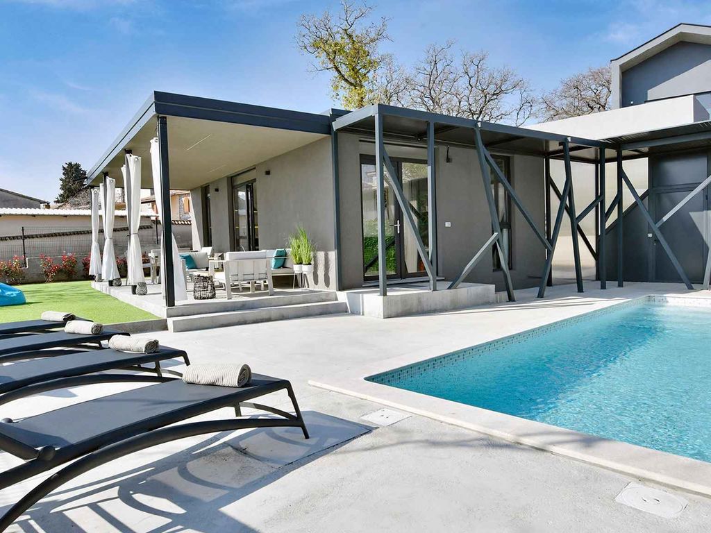Villa mit Klimaanlage und Pool