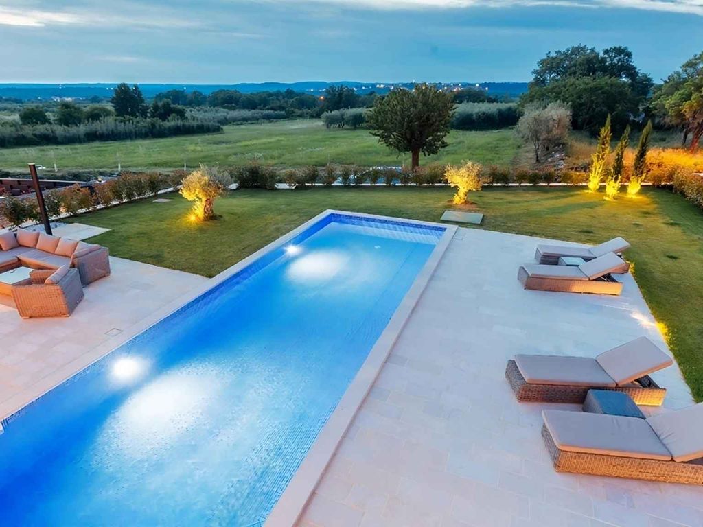 Villa mit Klimaanlage und Pool