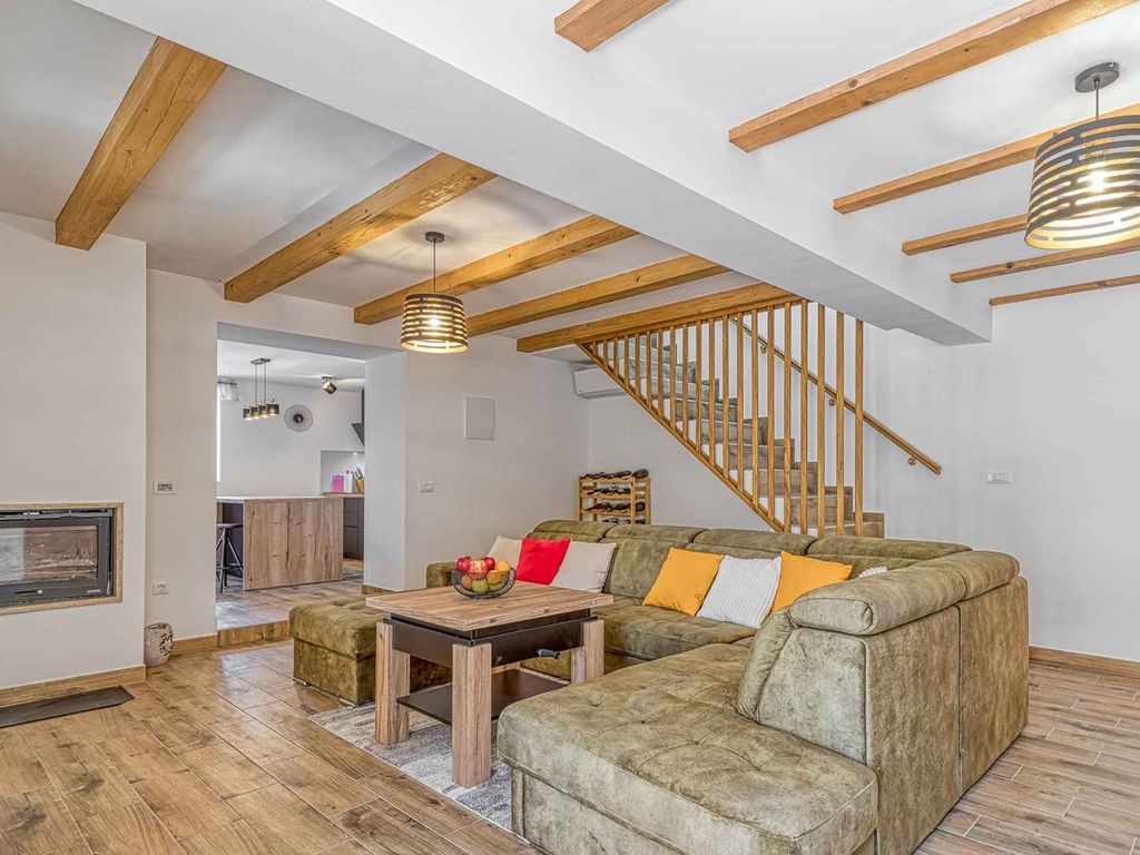 Ferienhaus mit zwei Schlafzimmern für 4 bis 6 Personen, haustierfreundlich, kostenloses WLAN, umzäunter Garten, klimatisiert