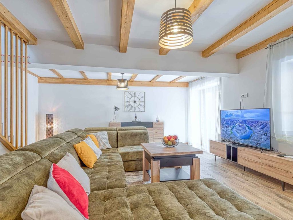Ferienhaus mit zwei Schlafzimmern für 4 bis 6 Personen, haustierfreundlich, kostenloses WLAN, umzäunter Garten, klimatisiert