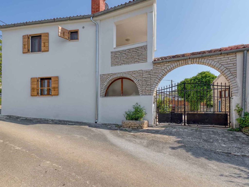 Ferienhaus mit zwei Schlafzimmern für 4 bis 6 Personen, haustierfreundlich, kostenloses WLAN, umzäunter Garten, klimatisiert