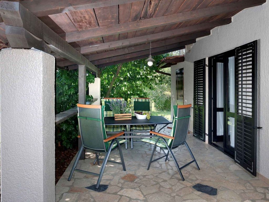 Ferienwohnung mit privatem Pool und Garten