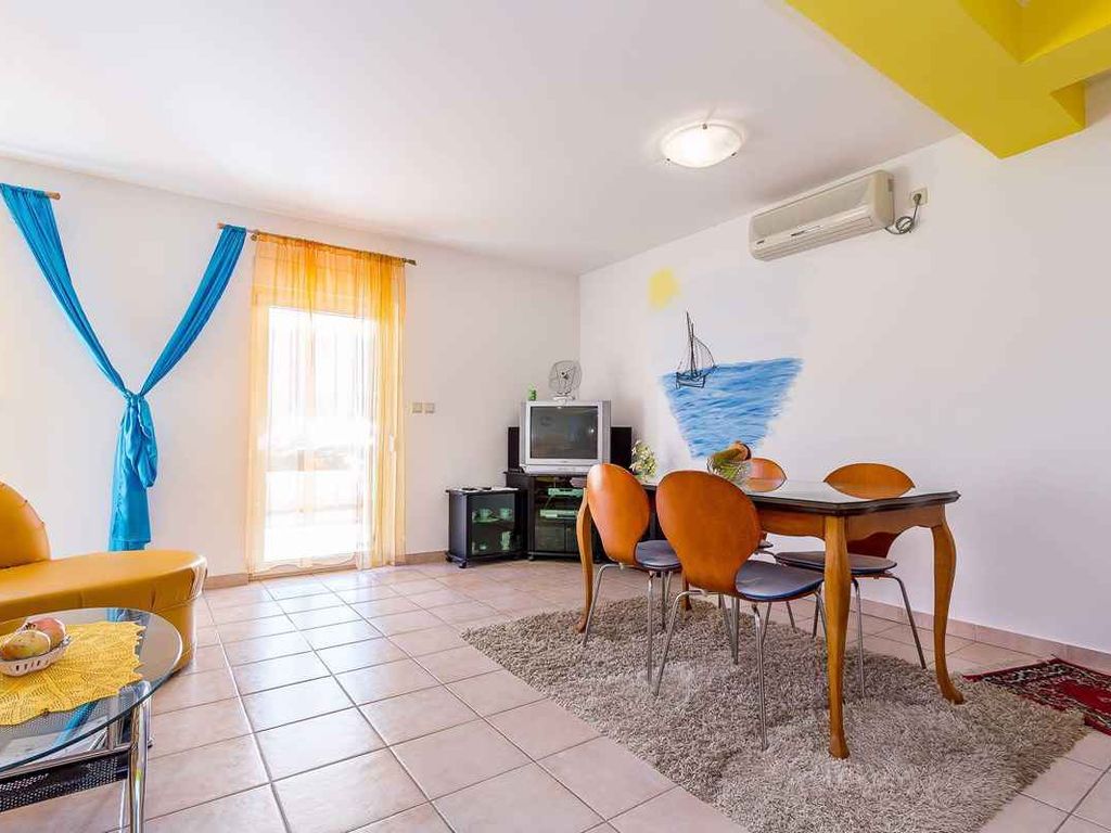 Ferienwohnung mit Terrasse und Klimaanlage
