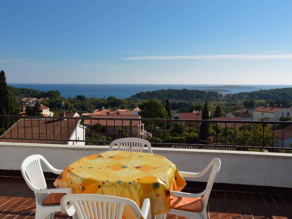Ferienwohnung mit Balkon und Meerblick