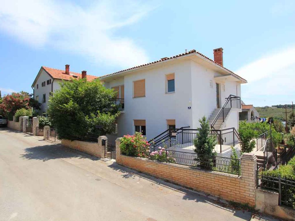 Ferienhaus mit Garten und Grill in Strandnähe