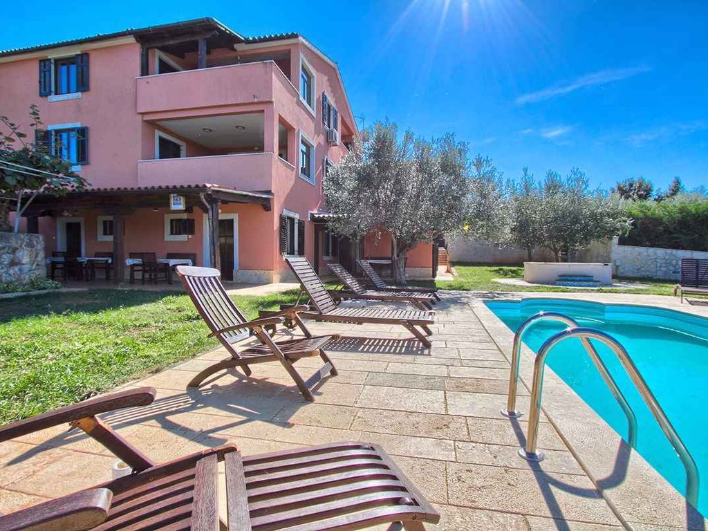 Ferienwohnung mit Pool und Jacuzzi