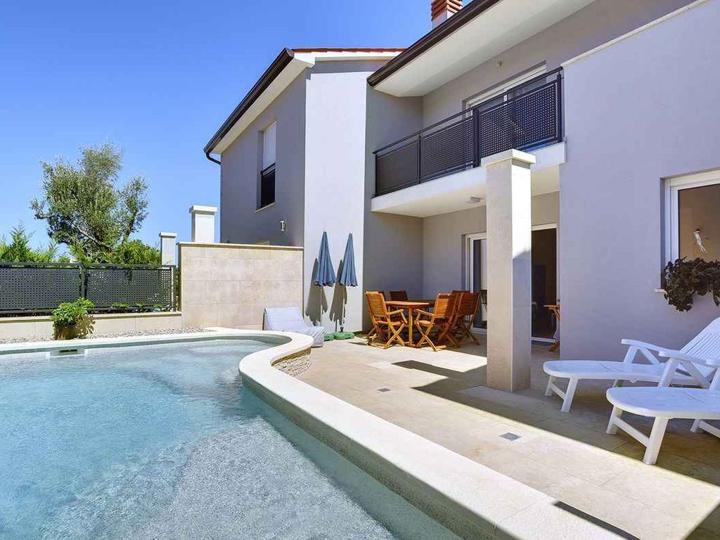 Ferienwohnung mit Pool und Klimaanlage