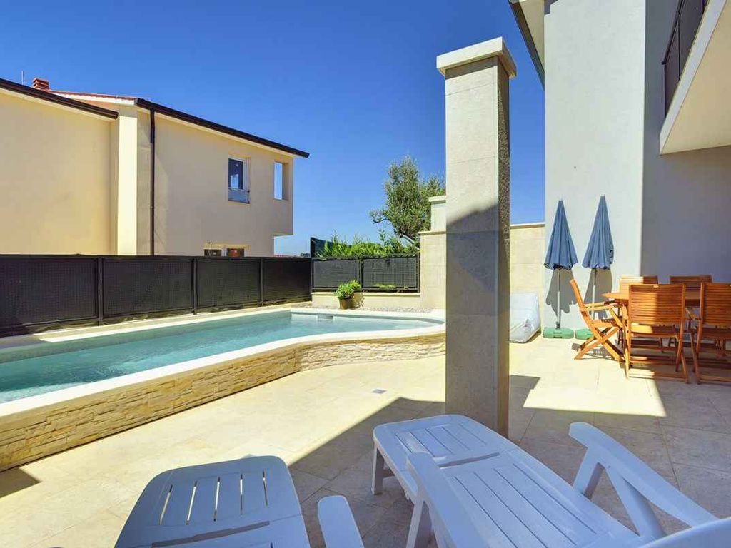 Ferienwohnung mit Pool und Klimaanlage