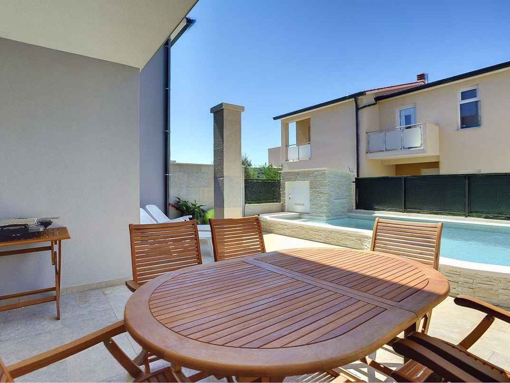 Ferienwohnung mit Pool und Klimaanlage