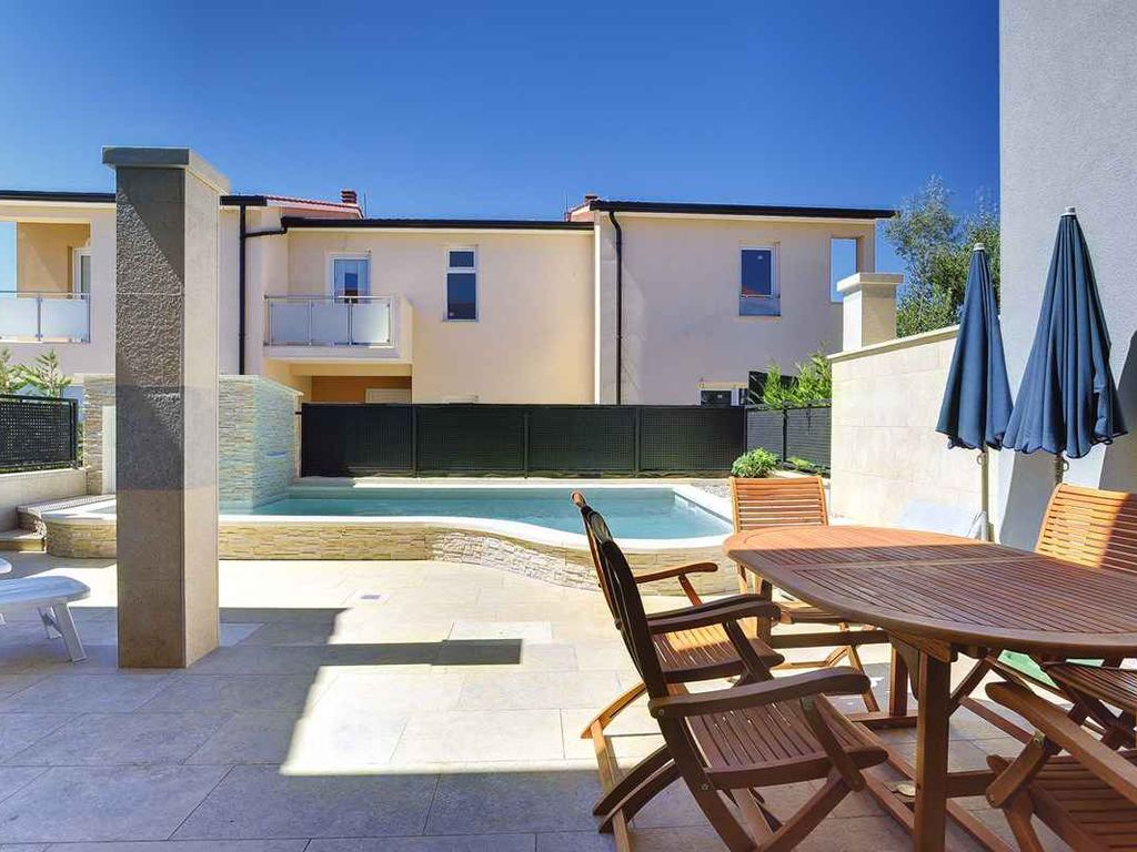 Ferienwohnung mit Pool und Klimaanlage