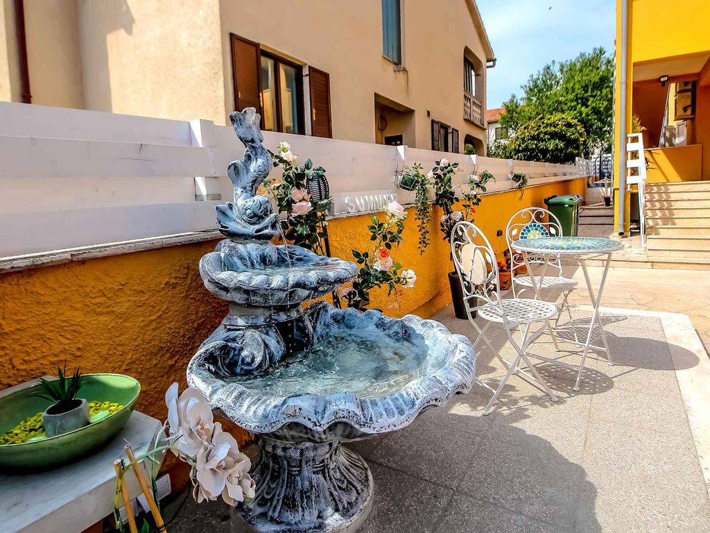 Ferienhaus mit Außenpool, Whirlpool und Tischtennis