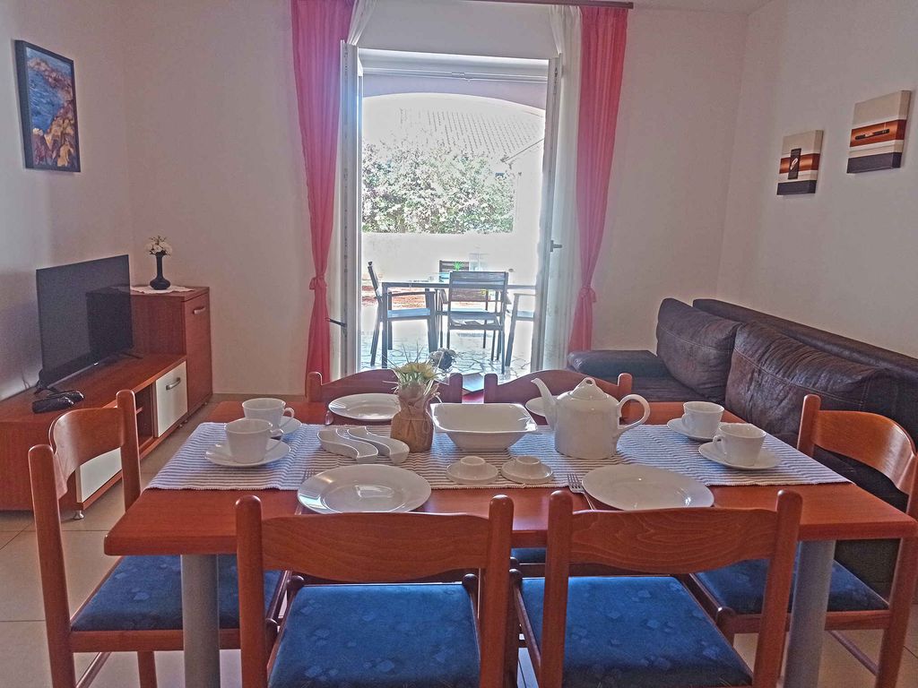 Ferienwohnung mit Klimaanlage, Terrasse und Grill