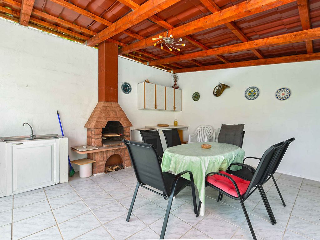 Ferienwohnung mit Terrasse und Grill