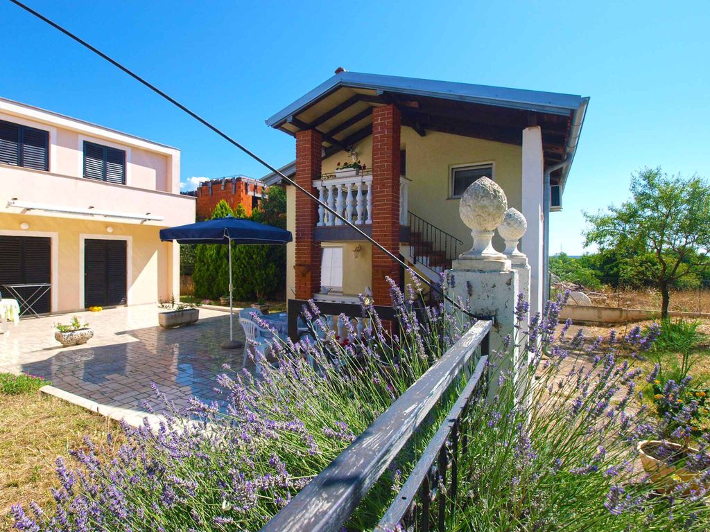 Ferienwohnung mit Terrasse und Grill