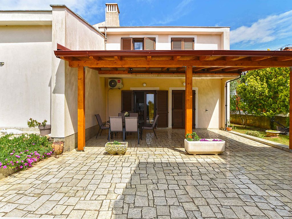 Ferienwohnung mit Terrasse und Grill