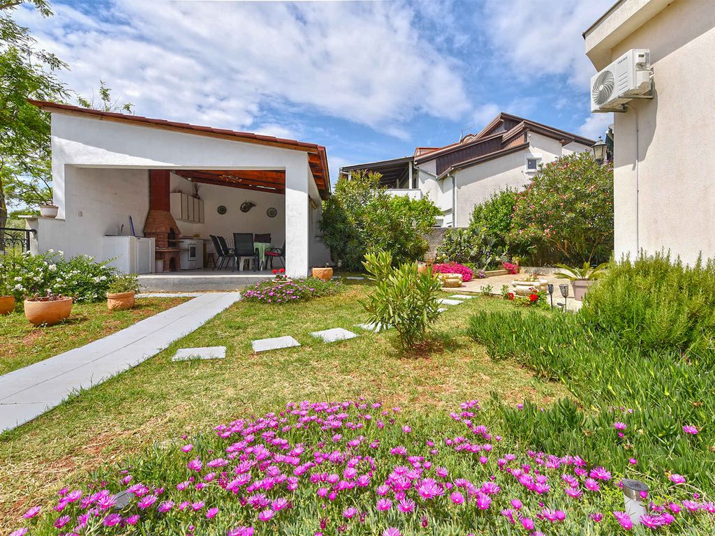 Ferienwohnung mit Terrasse und Grill