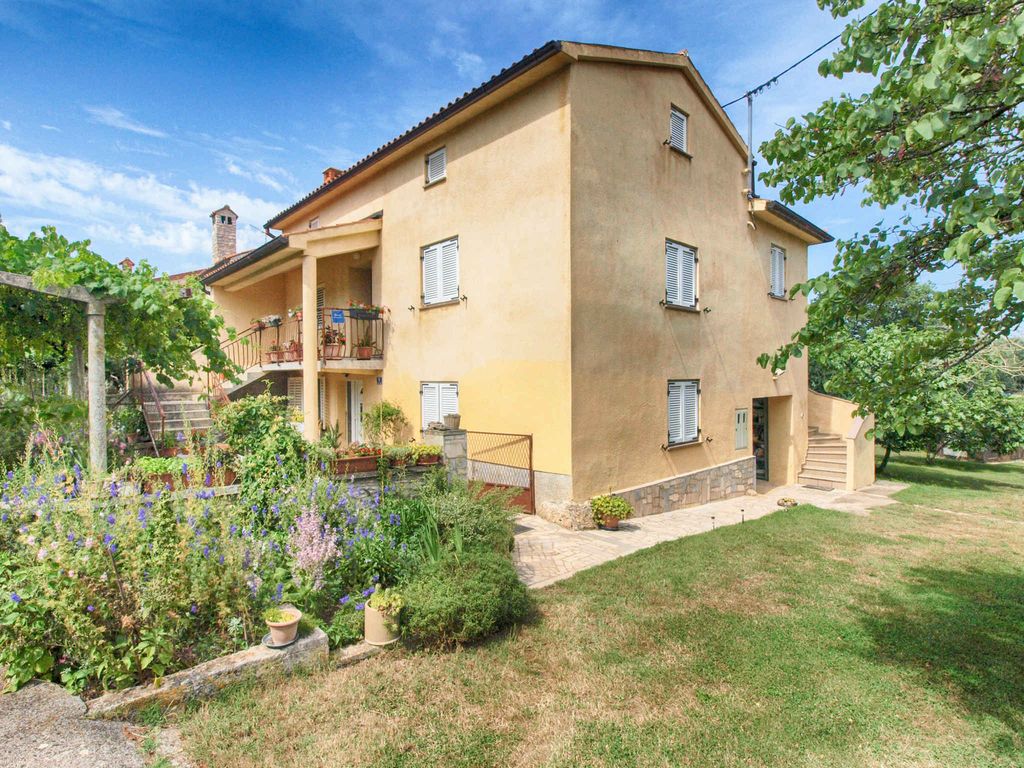 Ferienwohnung mit Terrasse und Grill