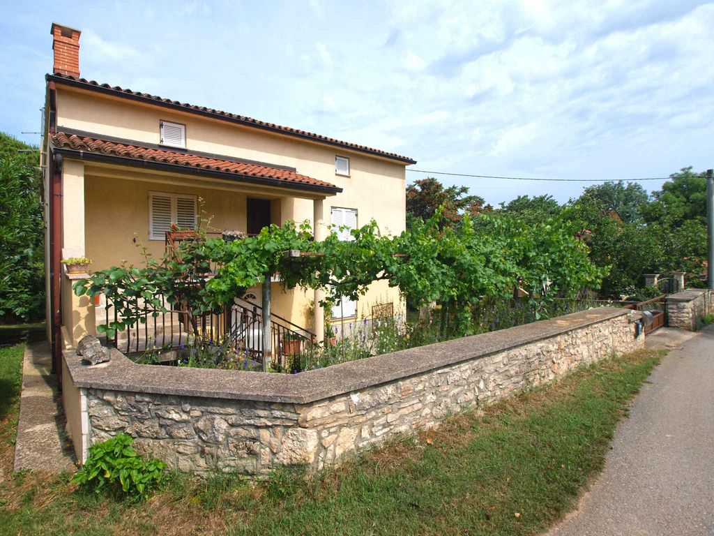 Ferienwohnung mit Terrasse und Grill