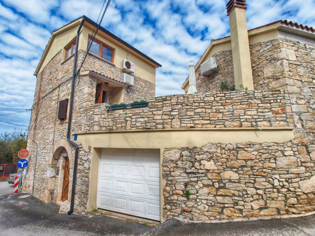 Ferienhaus mit Klimaanlage und Terrasse mit Grill