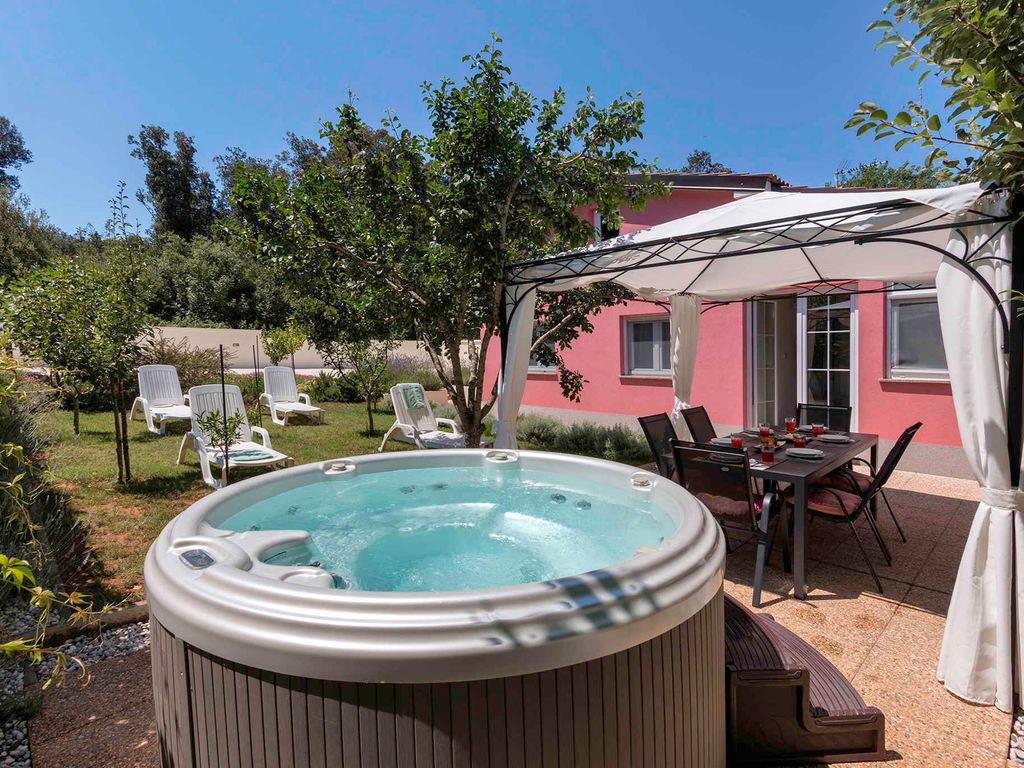 Ferienhaus mit Whirlpool in Strandnähe