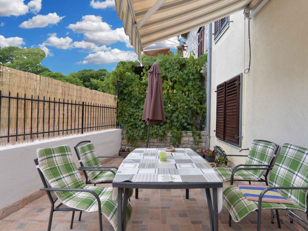 Ferienhaus mit Terrasse und Klimaanlage