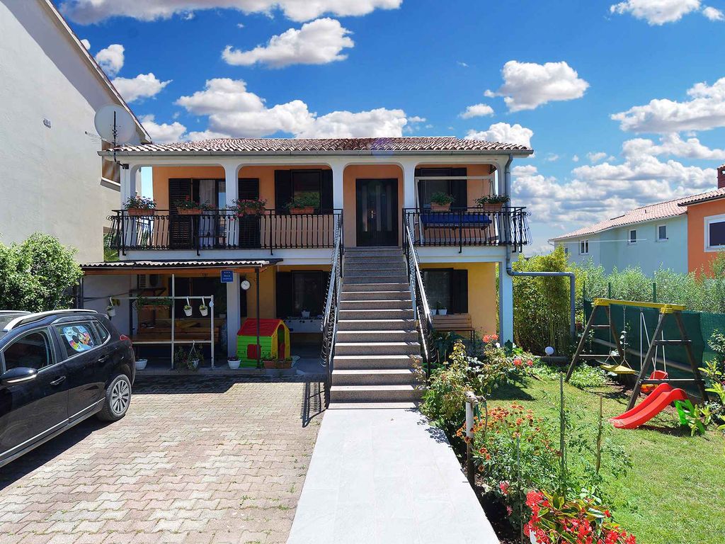 Ferienwohnung mit Klima und gedeckter Terrasse