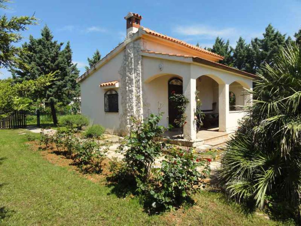 Ferienhaus mit Klimaanlage und Meeresblick in ruhiger Gegend