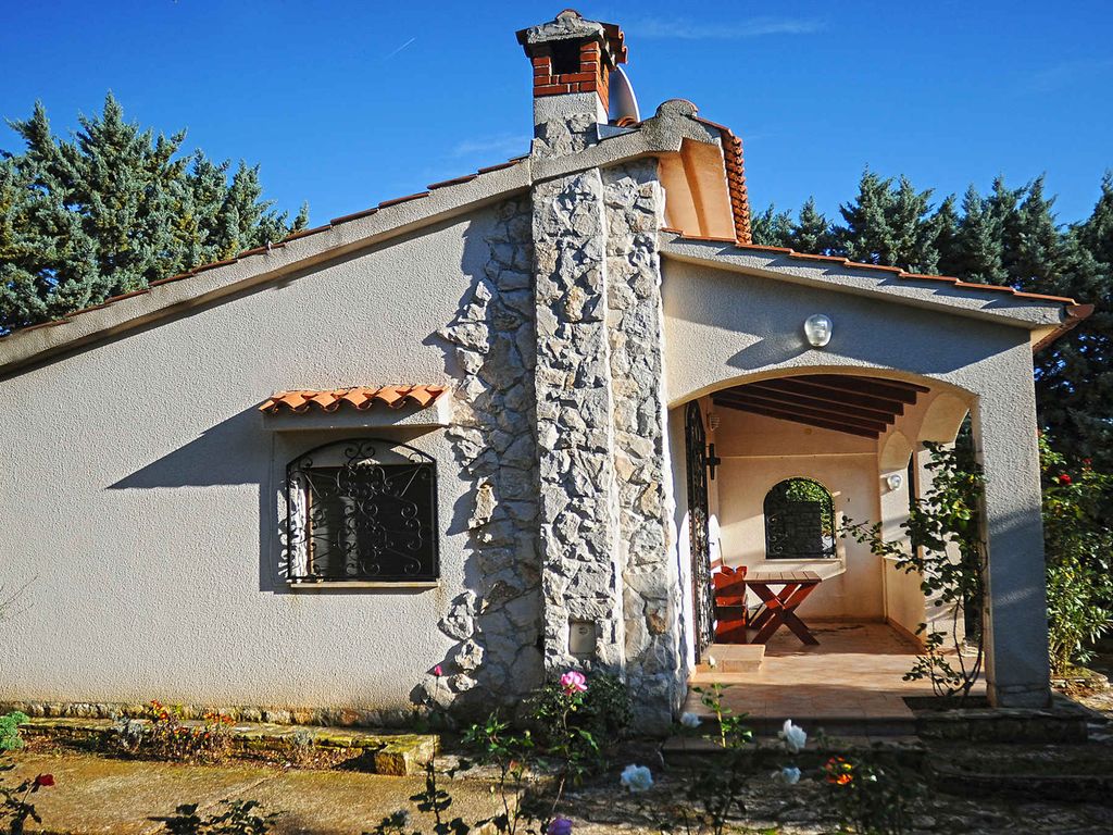 Ferienhaus mit Klimaanlage und Meeresblick in ruhiger Gegend