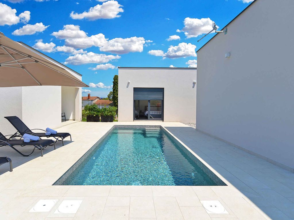 Villa mit Swimmingpool und Sauna