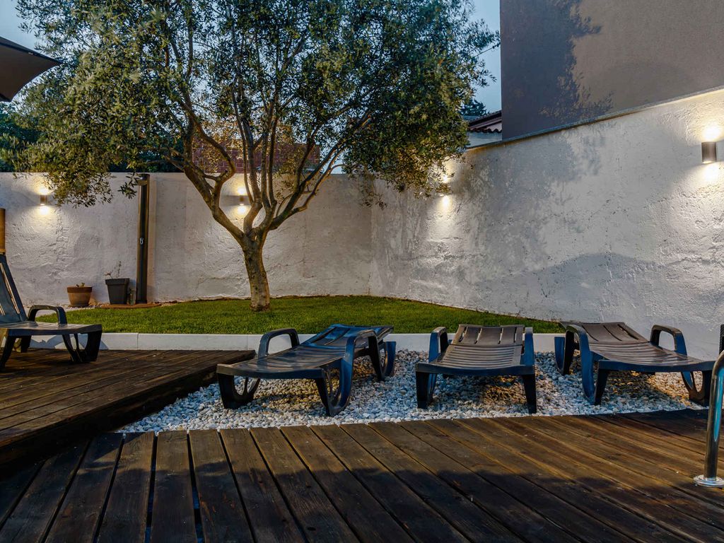 Villa mit Swimmingpool und Grillplatz