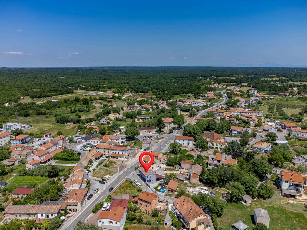 Villa mit Swimmingpool und Grillplatz