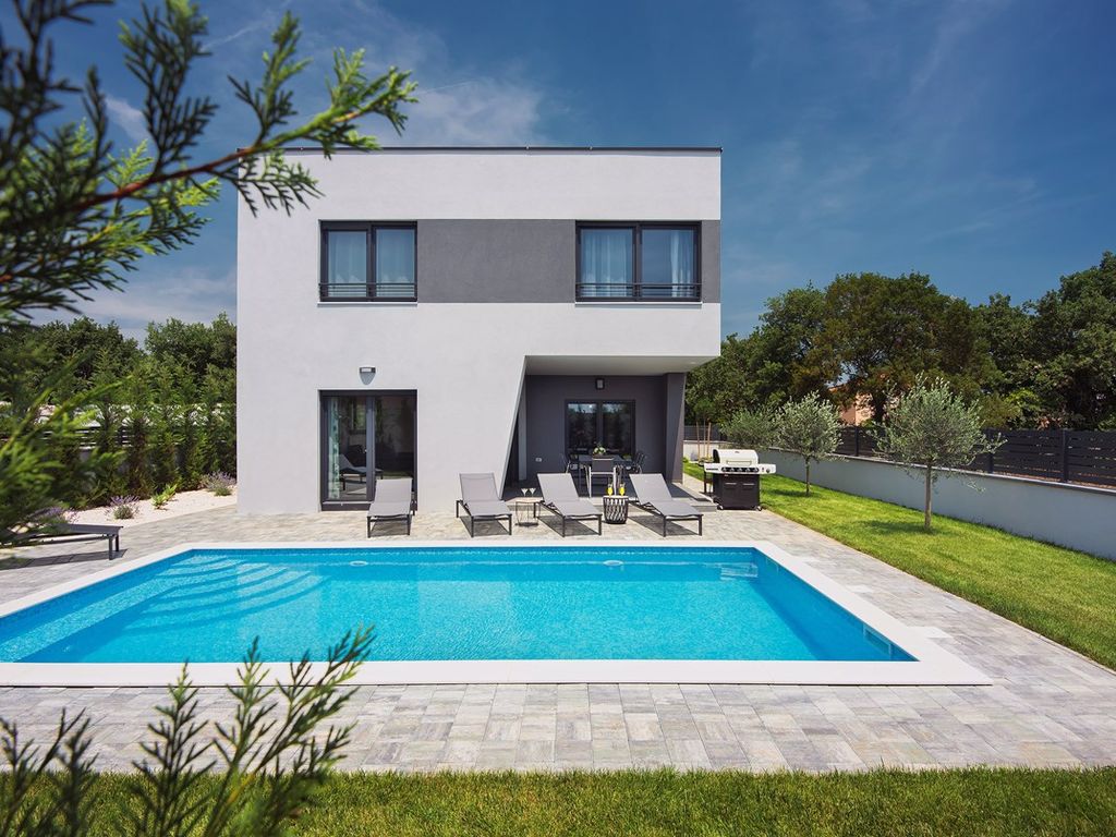 Villa mit Außenpool